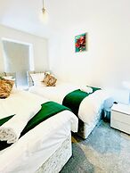 Stylish 3 BDR House With Free Parking Near Hulme