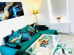 Stylish 3 BDR House With Free Parking Near Hulme