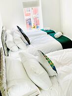 Stylish 3 BDR House With Free Parking Near Hulme