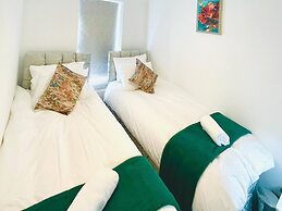 Stylish 3 BDR House With Free Parking Near Hulme