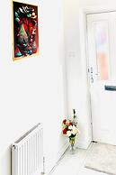 Stylish 3 BDR House With Free Parking Near Hulme