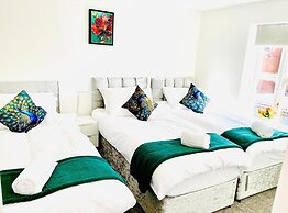 Stylish 3 BDR House With Free Parking Near Hulme