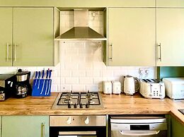 Stylish 3 BDR House With Free Parking Near Hulme