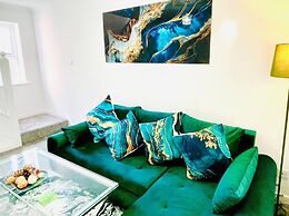 Stylish 3 BDR House With Free Parking Near Hulme