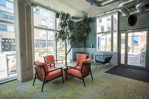 Student Only The West Wing