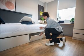 Student Only The West Wing