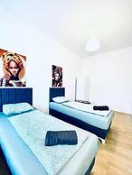 Spacious 4BR Apt Perfect for Groups