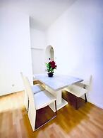 Spacious 4BR Apt Perfect for Groups