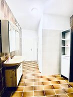Spacious 4BR Apt Perfect for Groups