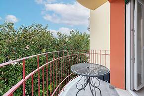 Blissful Flat for 6 Close To The Beach