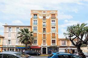 Modern Apartment -2bdr/6p - 300m From the Beach