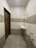 Stay Guru Hari Om Residency