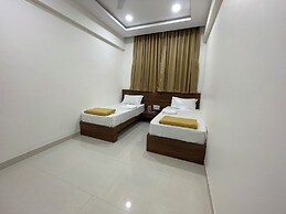 Stay Guru Hari Om Residency