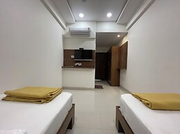 Stay Guru Hari Om Residency