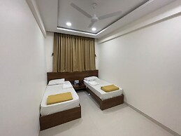 Stay Guru Hari Om Residency