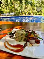 Sundaras Infinity Jungle Resort & Spa