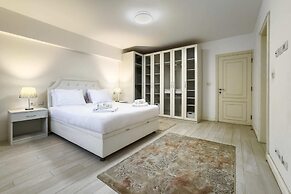 The Classic Contemporary Apartment, 2bdr