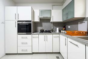 The Classic Contemporary Apartment, 2bdr