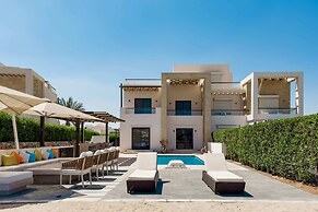 Posh & Eclectic 4 BDR Villa @ Fanadir Bay