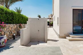 Posh & Eclectic 4 BDR Villa @ Fanadir Bay