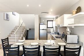 Posh & Eclectic 4 BDR Villa @ Fanadir Bay