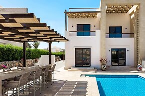 Posh & Eclectic 4 BDR Villa @ Fanadir Bay