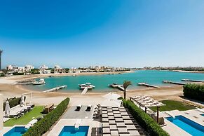 Posh & Eclectic 4 BDR Villa @ Fanadir Bay