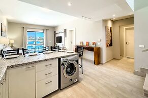 Posh & Eclectic 4 BDR Villa @ Fanadir Bay