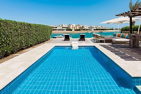 Posh & Eclectic 4 BDR Villa @ Fanadir Bay