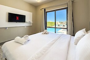 Posh & Eclectic 4 BDR Villa @ Fanadir Bay