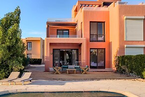 Astounding 3bdr Villa @ Tawila Pool Front