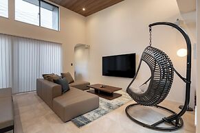 Universal front villa Sanrriott