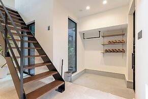 Universal front villa Sanrriott