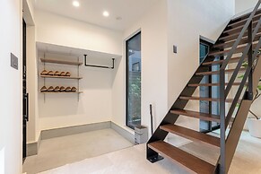 Universal front villa Sanrriott