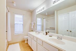 Private Yard + Gazebo: Quiet Houston Home