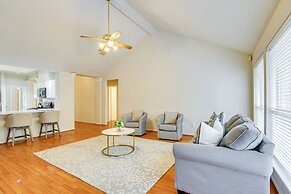 Private Yard + Gazebo: Quiet Houston Home