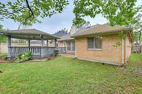 Private Yard + Gazebo: Quiet Houston Home