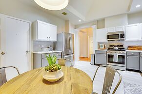 Private Yard + Gazebo: Quiet Houston Home