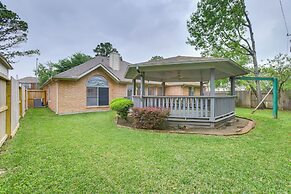 Private Yard + Gazebo: Quiet Houston Home