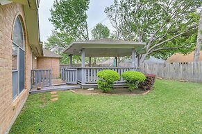 Private Yard + Gazebo: Quiet Houston Home