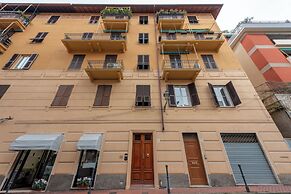 Inviting 2-bed flat near the beach