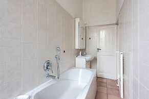 Inviting 2-bed flat near the beach