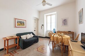 Inviting 2-bed flat near the beach