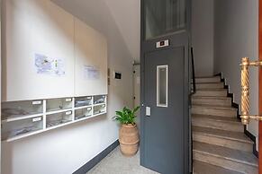 Inviting 2-bed flat near the beach