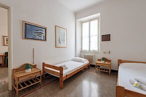 Inviting 2-bed flat near the beach