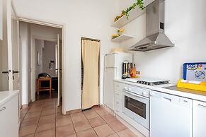 Inviting 2-bed flat near the beach