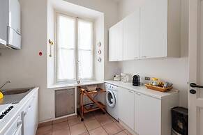 Inviting 2-bed flat near the beach