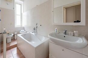 Inviting 2-bed flat near the beach