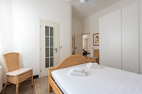 Inviting 2-bed flat near the beach