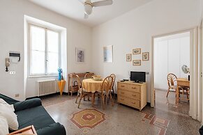 Inviting 2-bed flat near the beach
